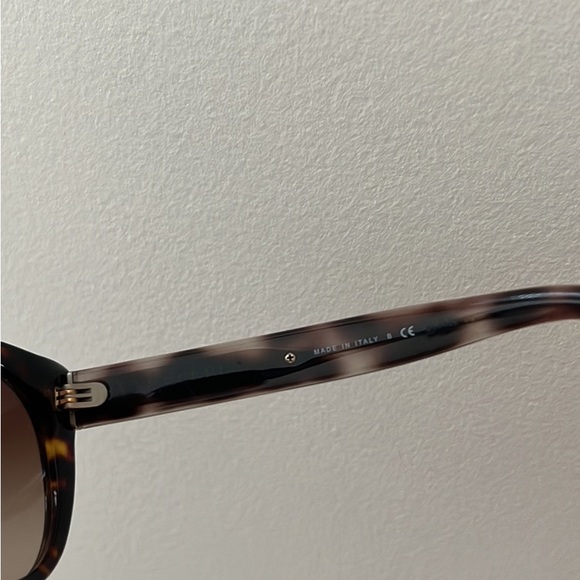 Burberry sunglasses - Picture 8 of 8